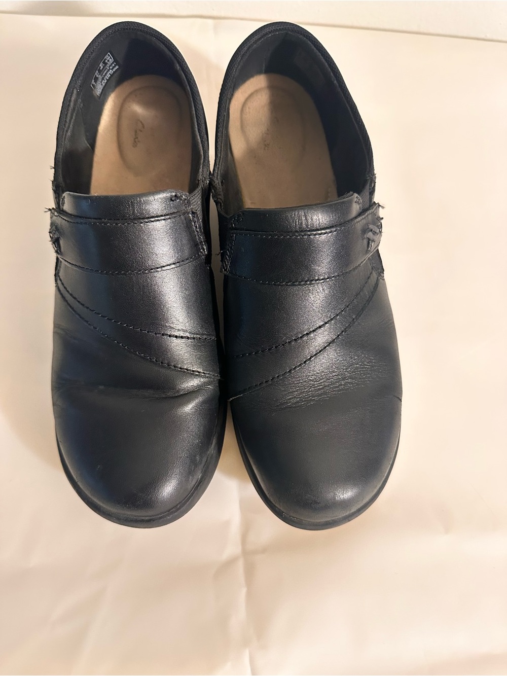 8.5 Clarks Black Women's Slip-On Leather Loafers